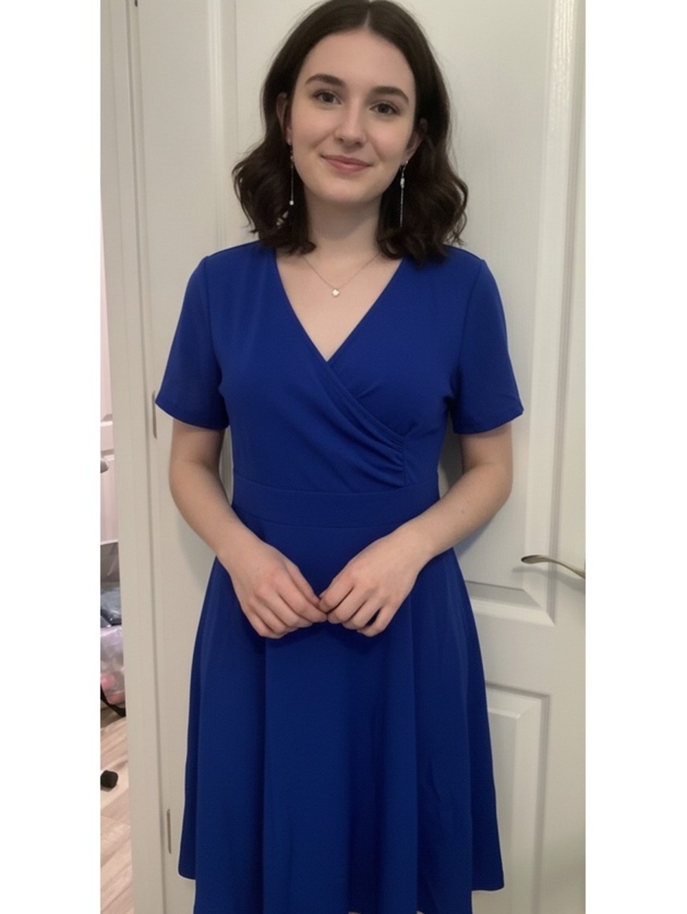 NIB Elegant Knee-Length Dress with V-Neck and Short Sleeves